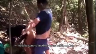 หลุดนักศึกษาสาวไทยใจแตกแอบไปแก้ผ้าให้แฟนหนุ่มเย็ดหีในป่าตอนกลางวันแสกๆ